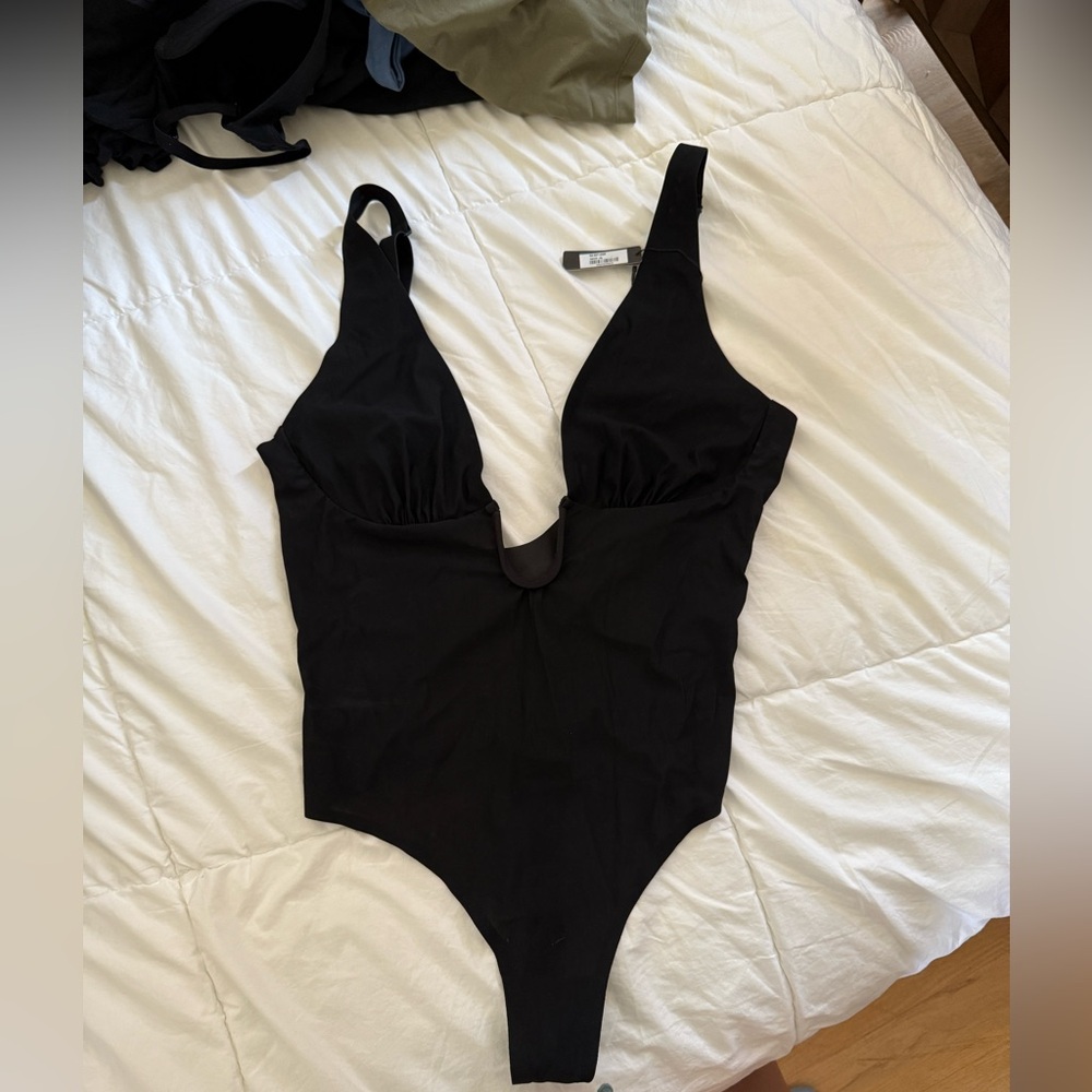Skims plunge bodysuit - NWT